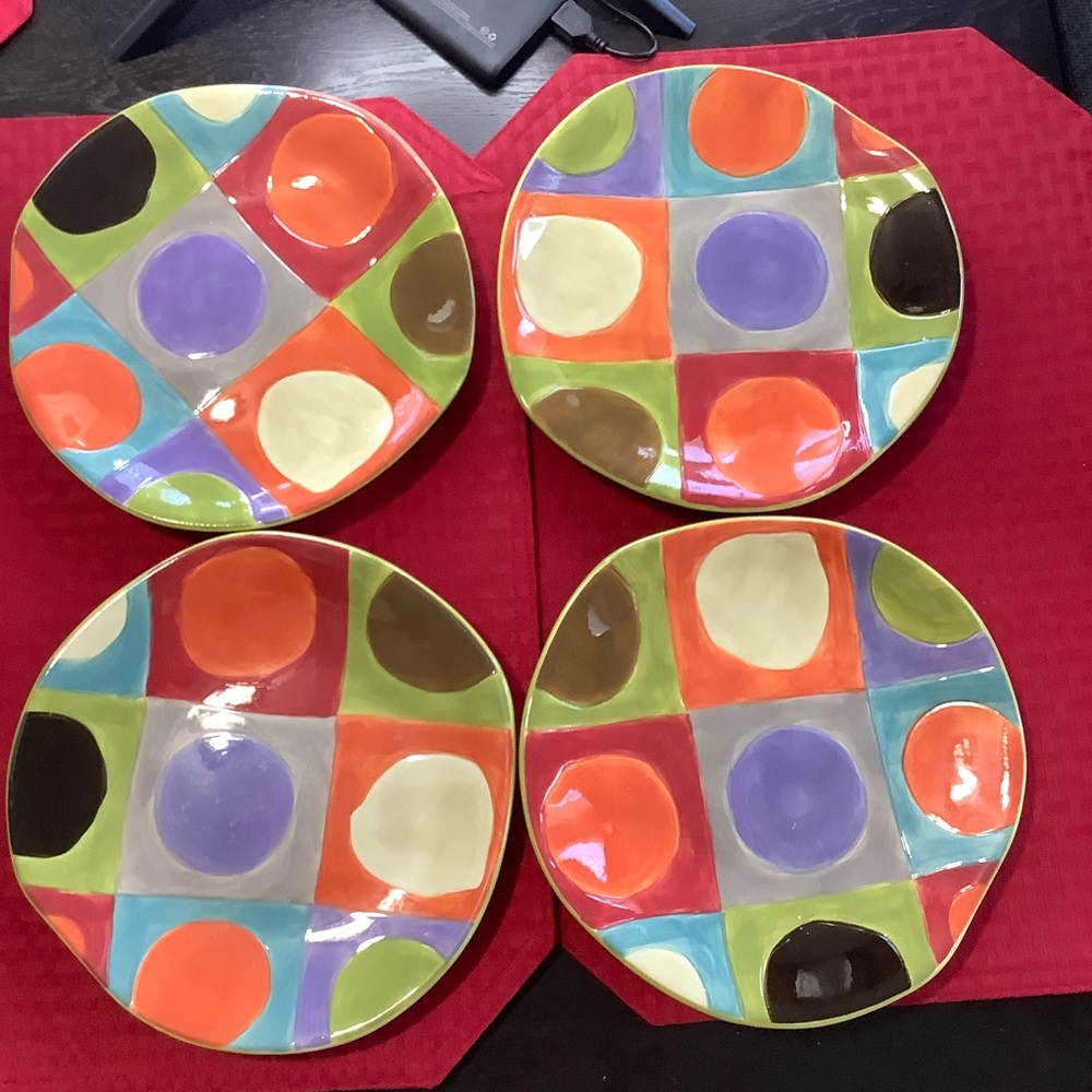 Pier1 urban dot plates
